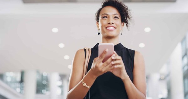 Comment les marques de commerce équitable peuvent-elles communiquer leur message à travers le marketing numérique?